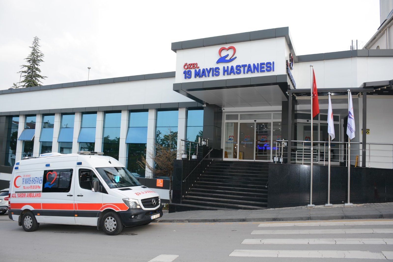 Özel 19 Mayıs Hastanesi girişi
